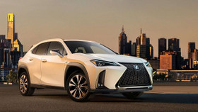 Hình ảnh đầu tiên của Lexus UX 2019 sắp ra mắt