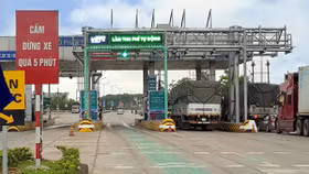 Thu phí không dừng: Bộ GTVT tiếp tục... dừng