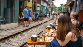 Chưa có "lối đi" cho cư dân phố cà phê đường tàu?