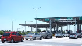 VEC từng “xin thầu” cho sân sau của “Út trọc” Đinh Ngọc Hệ?