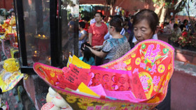 Văn hóa đốt vàng mã đang bị lạm dụng