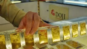 Vàng thế giới vượt 4.500 USD/ounce, trong nước áp sát 160 triệu mỗi lượng 
