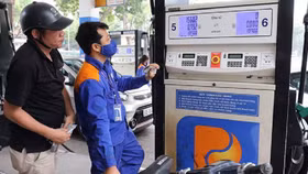 Giá xăng có thể tiếp tục giảm vào đầu tuần