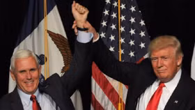 Thượng nghị sỹ muốn tước quyền ông Trump: Nhiệm vụ bất khả thi?