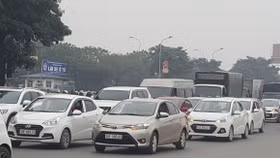 Đến lượt Taxi công nghệ tuần hành phản đối cấm đường và tăng thu