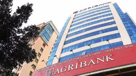 Tiền trong hàng loạt tài khoản Agribank bị rút trong đêm