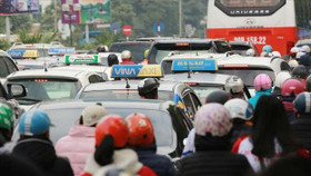 Thủ tướng trả lời chất vấn về quản lý, phát triển taxi công nghệ