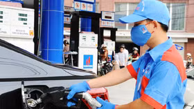 Chiều nay, giá xăng có giảm?