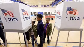 Mark Zuckerberg bị đề nghị từ chức