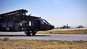 Taliban phá hủy một trực thăng Black Hawk, Pakistan đe dọa tấn công quân đội Afghanistan