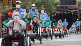 "Thông thoáng" chính sách thị thực để thu hút khách quốc tế