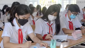 Hà Nội: Không bắt buộc học sinh mua đồng phục mới
