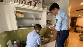 Hà Nội: Phát hiện kho thuốc tây bất hợp pháp tại căn hộ chung cư cao cấp Hanoi Center Point