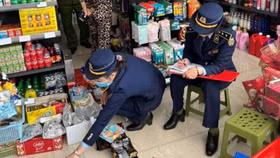 Quản lý thị trường Quảng Ninh thu giữ hàng nghìn sản phẩm thực phẩm, mỹ phẩm nhập lậu