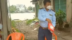 QLTT Tiền Giang phát hiện 2 hộ kinh doanh bán bột giặt giả mạo nhãn hiệu OMO