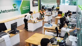 Nợ xấu hơn 6.800 tỷ đồng, lợi nhuận Vietcombank teo tóp