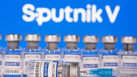 Slovakia bán lại hầu hết vaccine Sputnik V... cho Nga