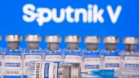 Slovakia bán lại hầu hết vaccine Sputnik V... cho Nga