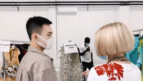 NTK trẻ Phan Đăng Hoàng được Naomi và Anna Wintour khen trước show diễn chính thức tại Milan Fashion Week