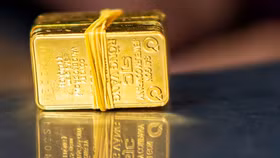Giá vàng thế giới tiếp đà giảm nhẹ