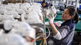 Hoạt động sản xuất của Trung Quốc suy giảm trong 3 tháng liên tiếp