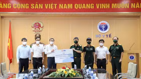 Bộ Y tế tiếp nhận 1.000.000 khẩu trang y tế tiêu chuẩn N95 do MB trao tặng