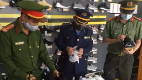 Bắc Ninh: Thu giữ hàng nghìn đôi giày giả nhãn hiệu Nike, Adidas