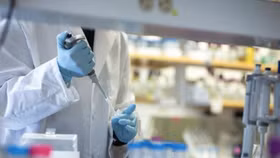 Sẽ thử nghiệm vaccine Covid-19 trên 20 người tình nguyện đầu tiên từ 10/12