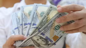 Kiều hối về Việt Nam chịu ảnh hưởng thế nào khi Tổng thống Mỹ tuyên bố kiểm soát dòng tiền?