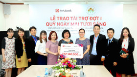 SeABank trao tiền ủng hỗ quỹ “Ngày mai tươi sáng”