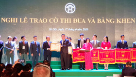 Tân Hoàng Minh đón nhận bằng khen của Thủ tướng Chính phủ