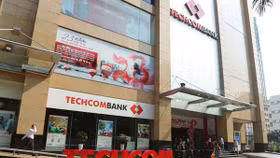 Vì sao nhà đầu tư ngoại chi bạo tiền “hốt” cổ phiếu Techcombank trước khi lên sàn?