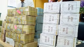 Loạn phí dịch vụ đổi tiền lẻ