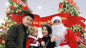 Hotgirl đua nhau khoe ảnh đón giáng sinh lung linh