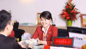 Khai xuân bằng tiền mặt và vàng, ngân hàng tung ngàn ưu đãi hút vốn