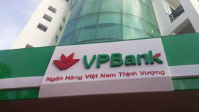 Chủ tịch VPBank và mẹ muốn “bắt đáy” gom 21 triệu cổ phiếu VPB