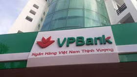 Chủ tịch VPBank và mẹ muốn “bắt đáy” gom 21 triệu cổ phiếu VPB