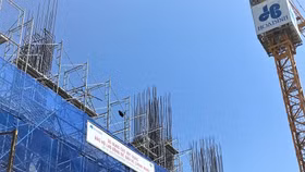 Một lãnh đạo của Hoà Bình liên tục mua gom cổ phiếu HBC