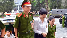 "Qua mặt" 10 sếp ngân hàng, Huỳnh Thị Huyền Như ẵm 200 tỷ