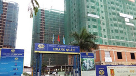 Địa ốc Hoàng Quân "bay" mất 50% doanh thu, cổ phiếu đổ đèo