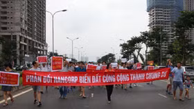 Khu đô thị 'kiểu mẫu' biến đất công cộng thành cao tầng