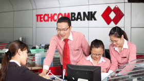 Nhân viên Techcombank tranh thủ gom cổ phiếu quỹ giá 10.000 đồng/CP