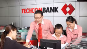 Nhân viên Techcombank tranh thủ gom cổ phiếu quỹ giá 10.000 đồng/CP