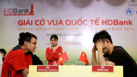Sandro Mareco “hút hồn” fan nữ tại đấu trường Cờ vua Quốc tế HDBank