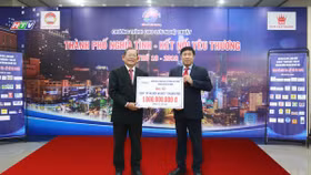 HDBank tặng 1 tỷ đồng cho Quỹ vì người nghèo TP HCM