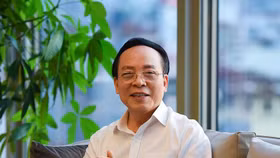 Nghệ nhân “đẽo ngọc” cho đời