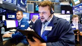 Chứng khoán Mỹ dao động trước các nỗi lo về lĩnh vực ngân hàng