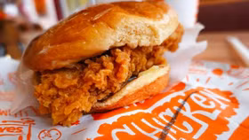 Chuỗi thương hiệu thức ăn nhanh Popeyes có kế hoạch loại bỏ gia vị MSG, hướng đến thực đơn lành mạnh hơn