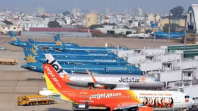 Chuyên gia kiến nghị không áp giá sàn vé máy bay, Chính phủ yêu cầu Bộ GTVT nghiên cứu trả lời