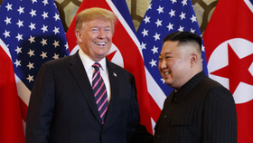 Chuyện giờ mới kể: TT Donald Trump mời Chủ tịch Kim Jong Un "đi ké" chuyên cơ sau cuộc gặp thượng đỉnh tại Việt Nam